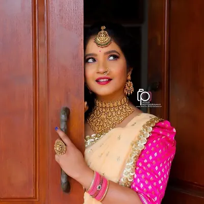 shubha Poonja . profile