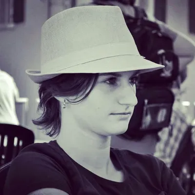 Zezilia profile