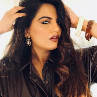 SILVERY SHAH profile