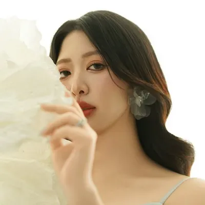 SILVIA CHEN profile