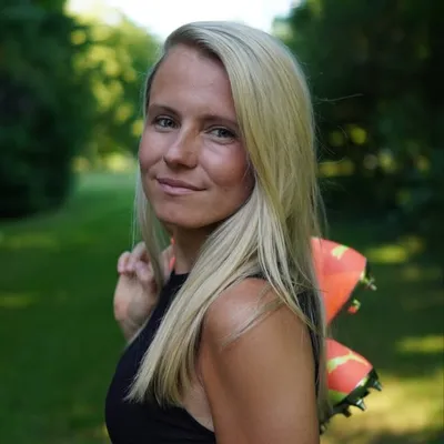 Julia Simic profile