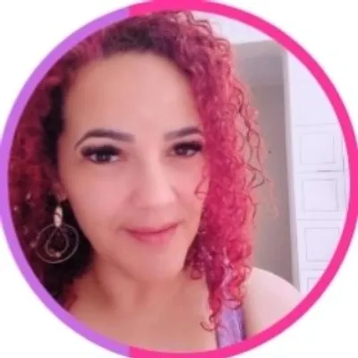 Simone Alvarenga profile