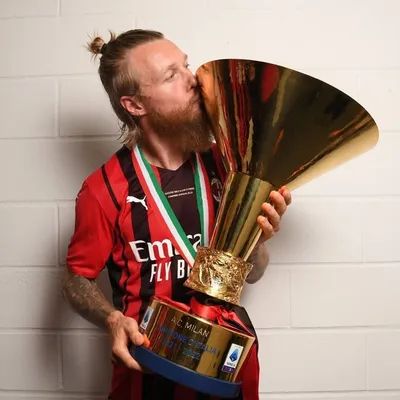 Simon Kjær profile