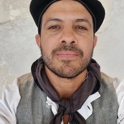 Simón oliveros bustamante profile