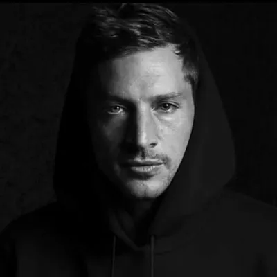Simon Rex profile