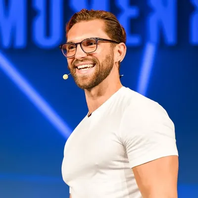 Simon Thomsen profile