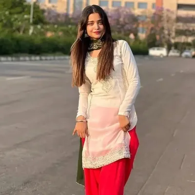 👑Simmu kaur Dhillon👑 profile