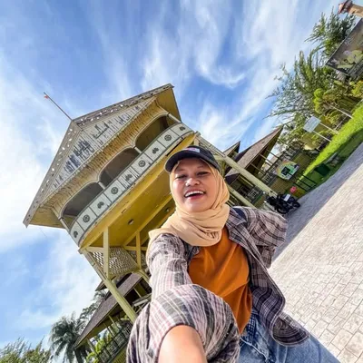 Siti Mustiani profile