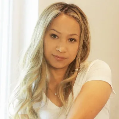 Siya Oum profile