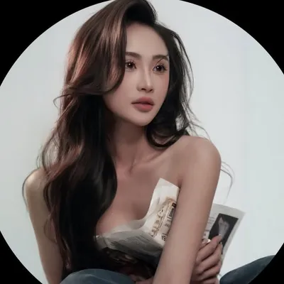June Lee profile