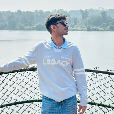 Akash 🪂 profile