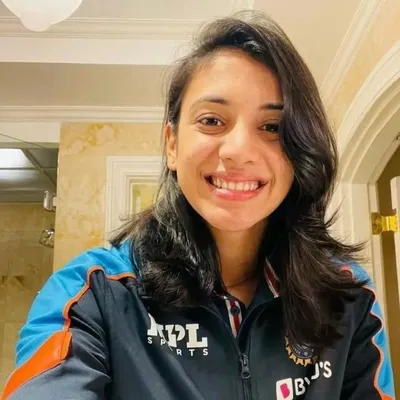 SMRITI MANDHANA 🧡☺️ profile