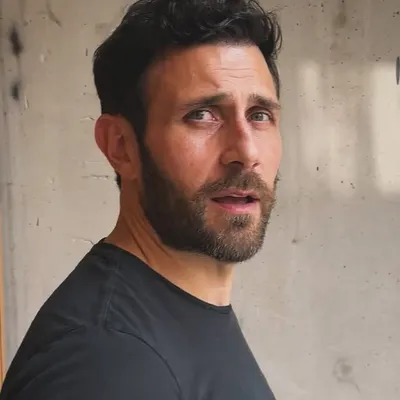 Carlos Ferro profile