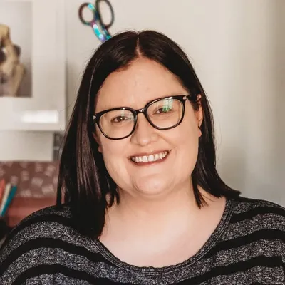Laura Hopper — Quilts — Felt Crafts — DIY Tutorials profile