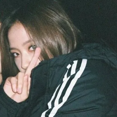 BLΛƆKPINK JISOO (지수) 🍬 profile
