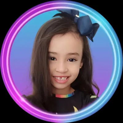 Sophia Cartos | Mini Influencer ❀ profile