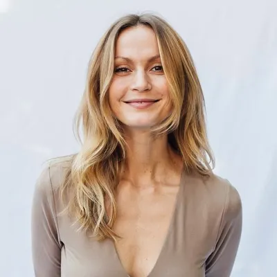 Sophia Thora | Psychologin, Mentorin für Yoga & innere Arbeit profile