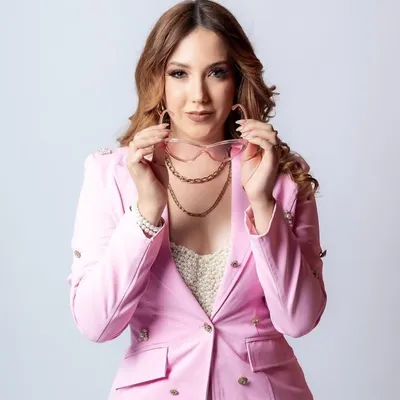 ALEX MORENO | Farmasi | Cantante | Content Creator profile