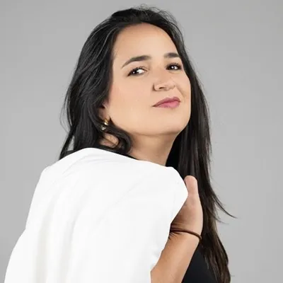 Ana Lucía | Speaker & Feminine Leadership profile