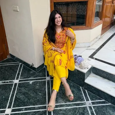 Vani Khanna | tarot reader | spell caster profile