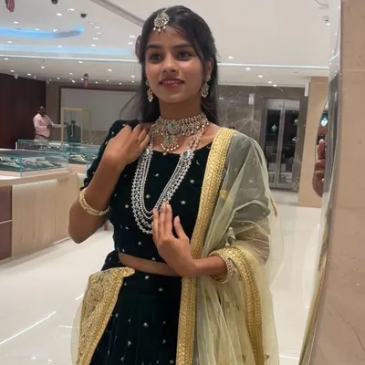 SRAVYA UMMIDI profile