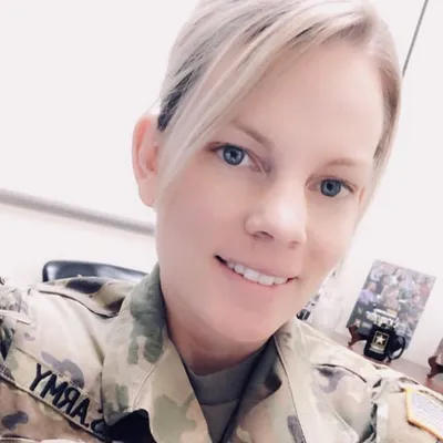 Amanda Hoover profile