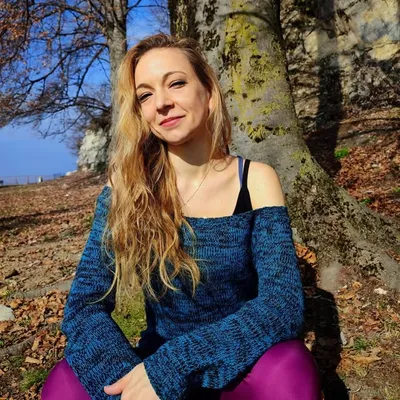 Julia Neumann profile