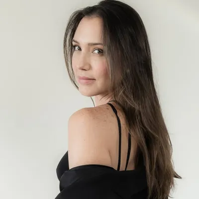 Stefanie de Roux profile