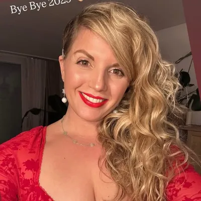 STELLA SIEGER profile
