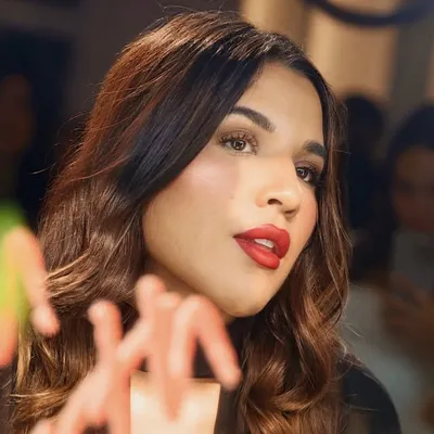 Stephanie Cosmopolitan profile