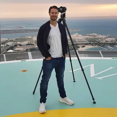 Stevie Kahn - Dubai profile