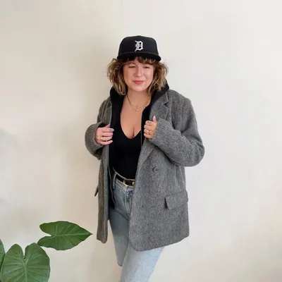 stina | midsize fashion & outfit ideas profile