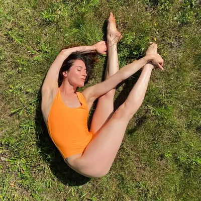 LINDELL ⋆ YOGA profile