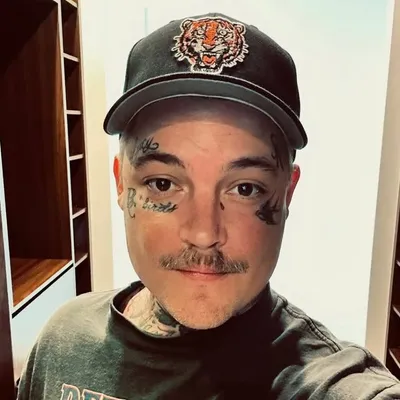 Ahren Stringer profile