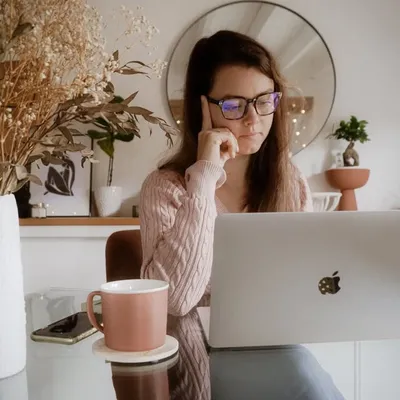 Anaïs | branding & wedding designer profile
