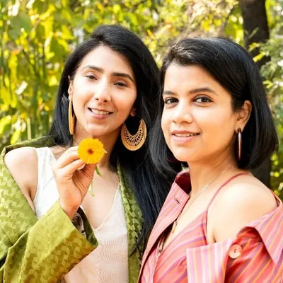 Amanda & Mili profile