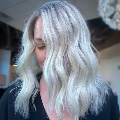 Kelowna balayage/ hairstylist/Paris profile