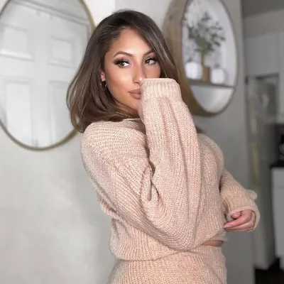 CHRISTINA | Christian Content Creator profile