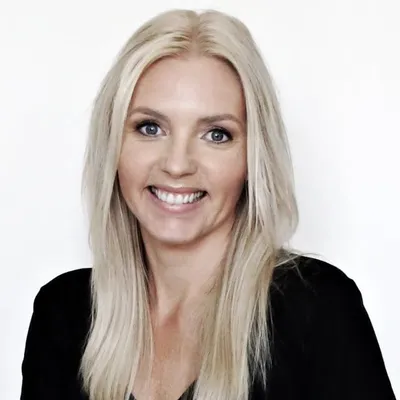 Nina Holst profile