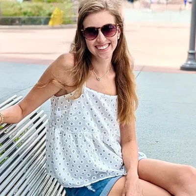 Sugar Spice and Sparkle | Katie Logen profile
