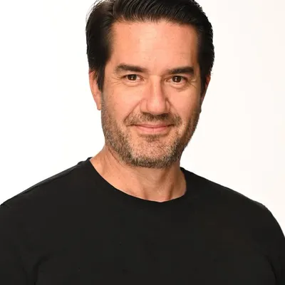 Justin Sullivan profile