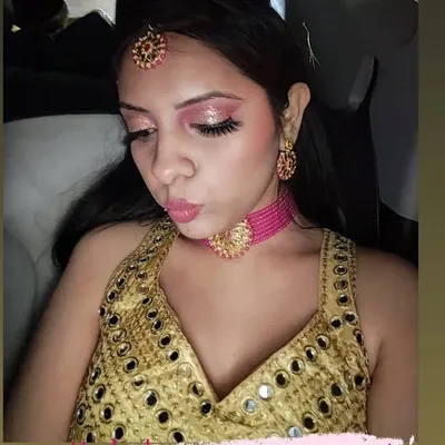 self-obsessed girl profile
