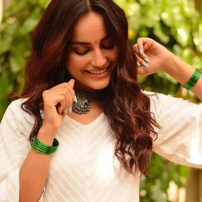 surbhi jyoti profile