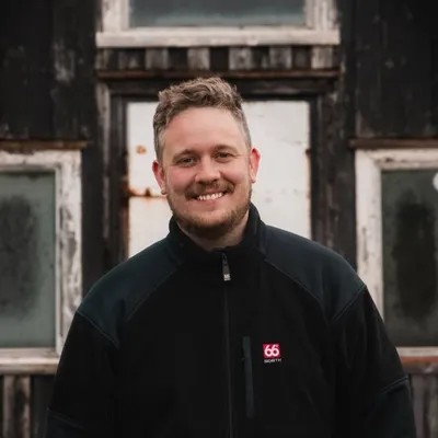 SVARNAR ✗ ICELAND profile