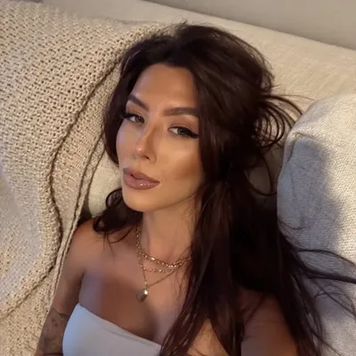 Summer Victoria🍯 profile
