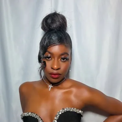 Neissa / Mua + Fashion lifestyle profile