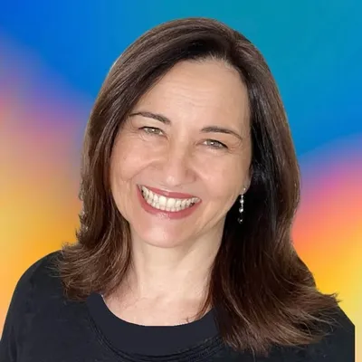 Maria Stoljar | Podcaster | YouTuber | Painter profile