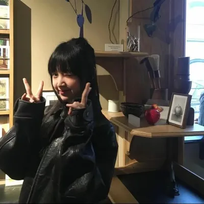 n i a ✿ profile