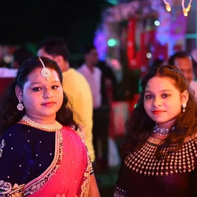 Tania & Sonia profile