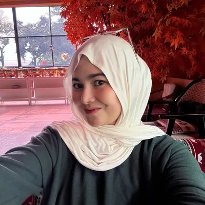 Intan Shania, S.H., M.Kn profile
